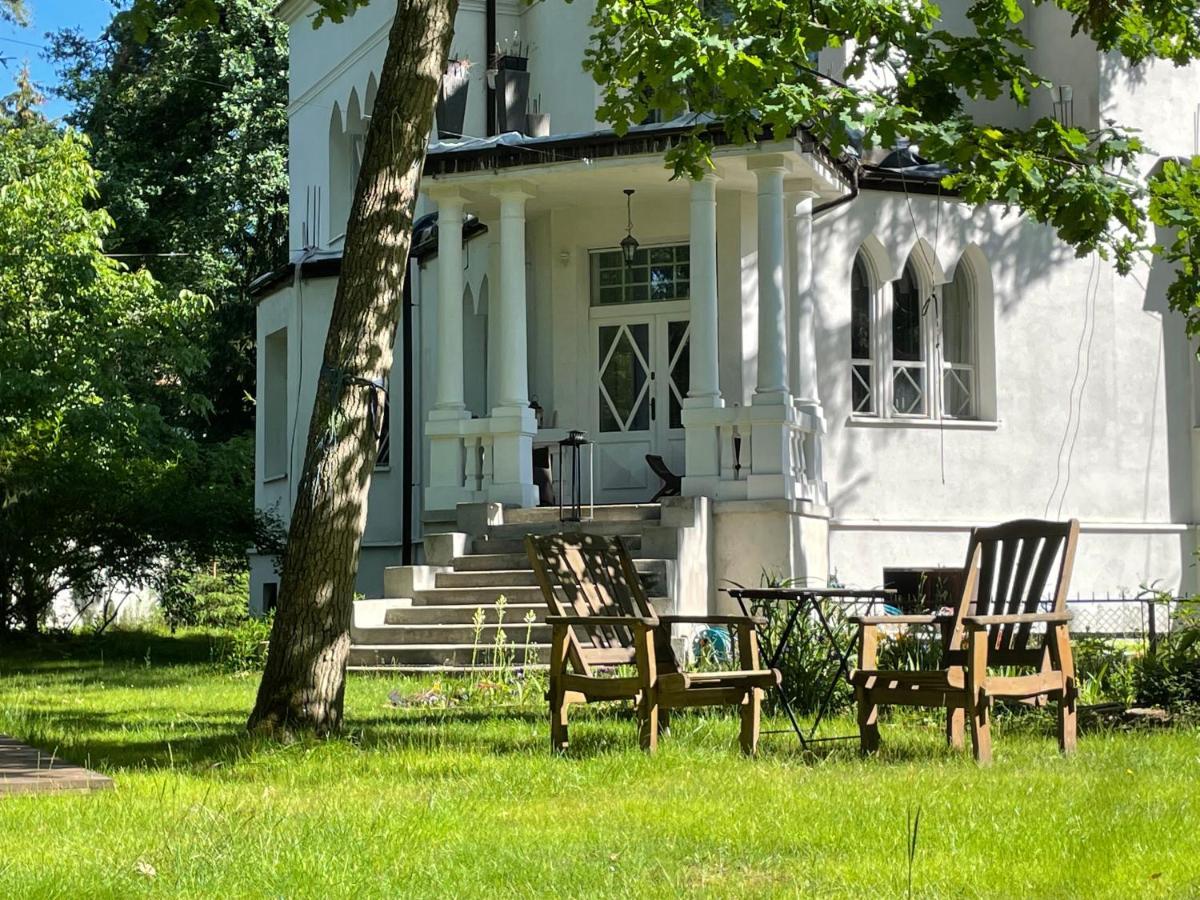 Willa Dina Milanowek Exteriör bild